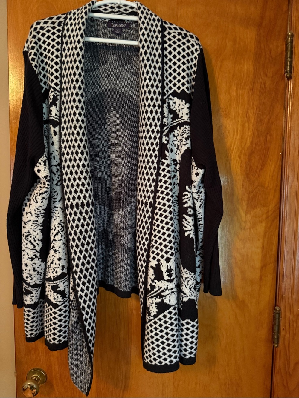 Preloved in fantastic condition 3X
Roaman’s black and white open front cardigan